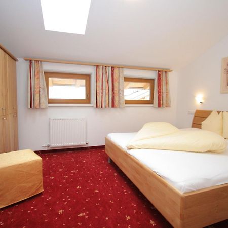 Charming Apartment In Uderns With Balcony Extérieur photo