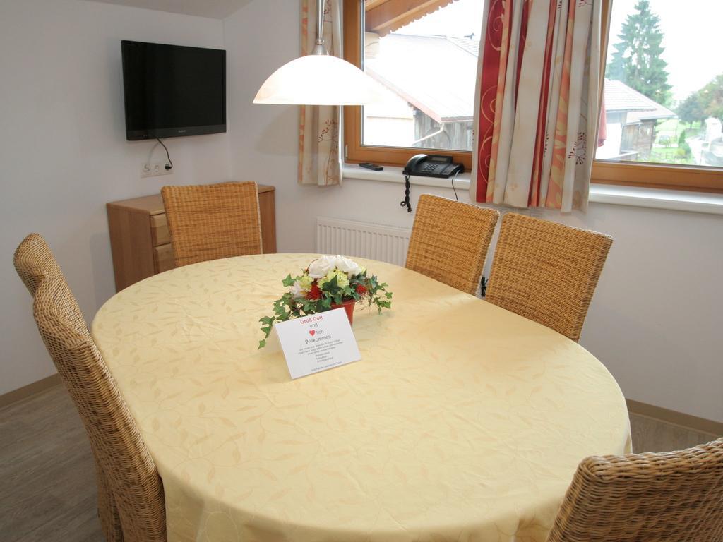 Charming Apartment In Uderns With Balcony Extérieur photo